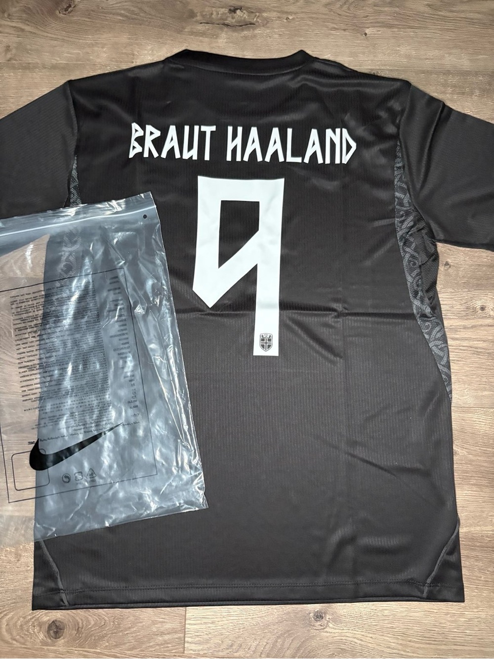 Nike Men’s SIZE L Black Football Jersey with White 'Braut Haaland' Name & Number
